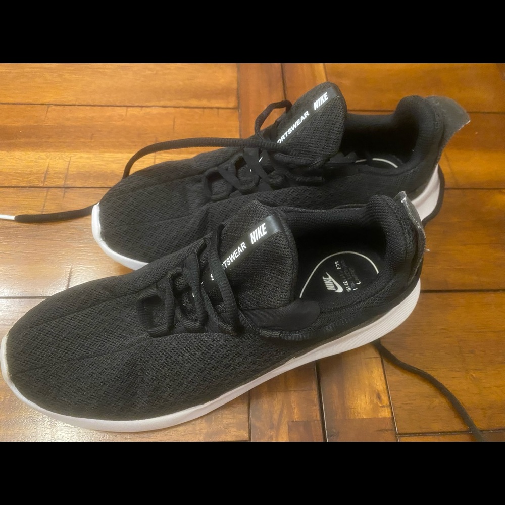 Womens Nike Athletic Shoes - like new